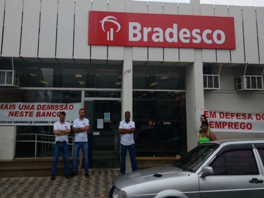 sindicato-paralisa-bradesco-de-monte-alto-por-1h_925748edd4839c8918c743e634b761d4