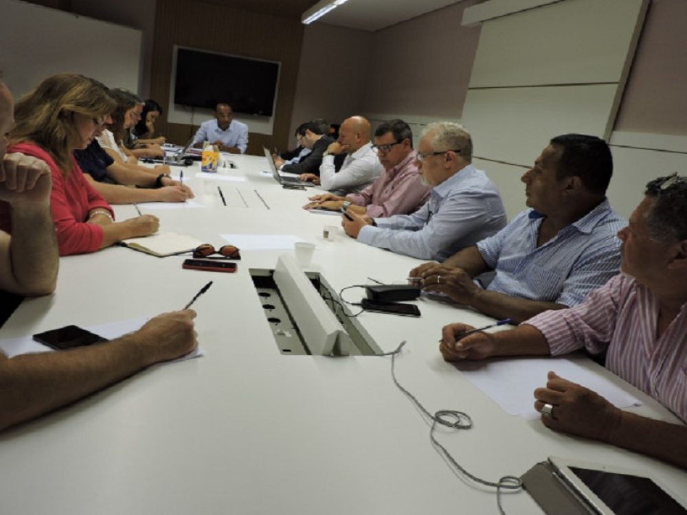 trabalhadores-cobram-solucoes-do-itau_47ed54ab4a483da473e4e00fef52e90e