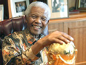 mandela_trofeu_copa_2010.jpg