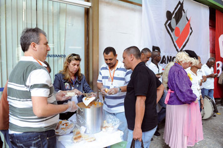 itauunibanco_protesto_contra_cachorradas.jpg