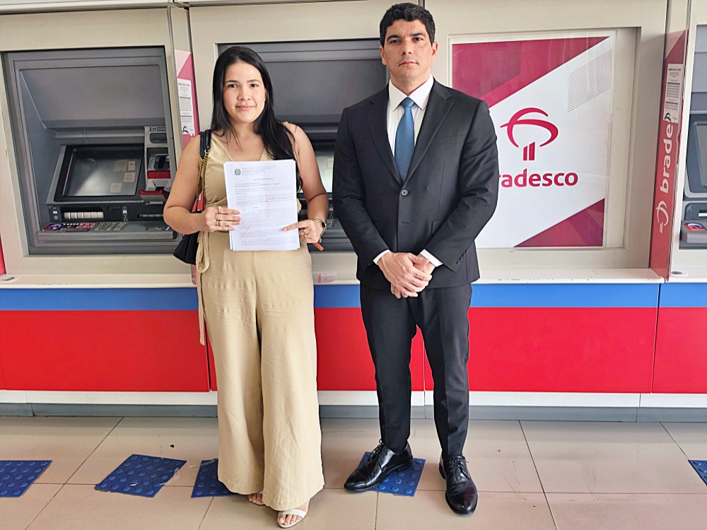 Justiça manda Bradesco reintegrar bancária dispensada em tratamento de doença ocupacional.docx